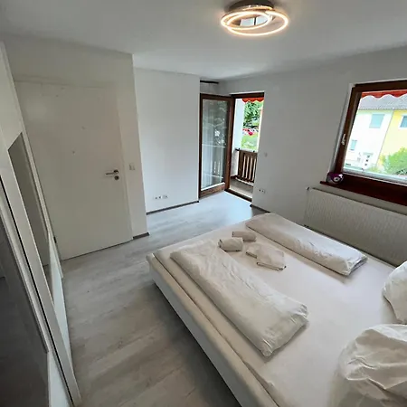 Schoenes Reihenhaus In Offenburg Fuer Bis Zu 8 Personen דירה אופנבורג
