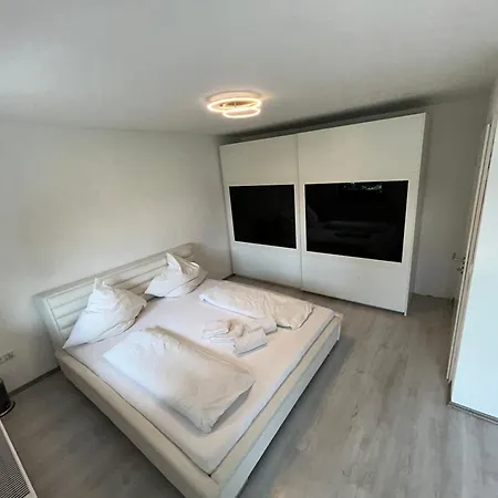 Schoenes Reihenhaus In Offenburg Fuer Bis Zu 8 Personen דירה אופנבורג